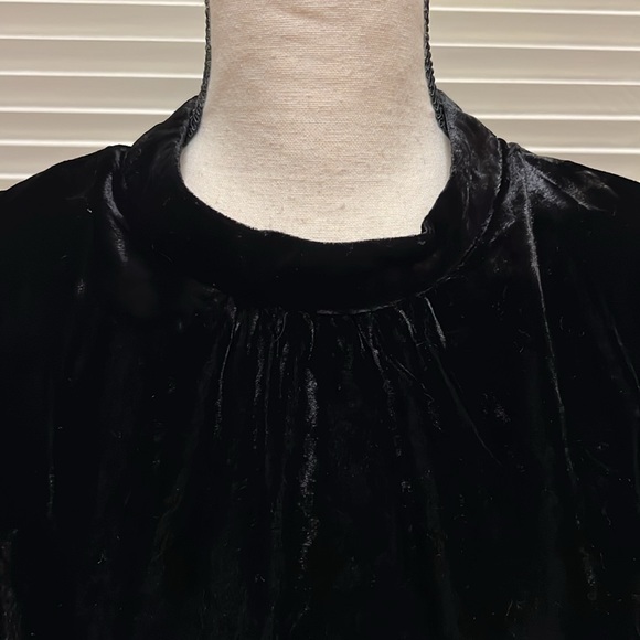 Boden Mutton Sleeve Velvet Top in Black, Size 20-22 - Picture 4 of 14